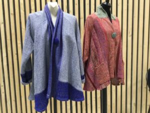 Vestes rouge et bleue Héloïse Valet