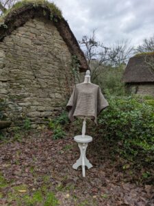 poncho en laine ouessant-Myriam Pradier-Tisse brin-SPTB.